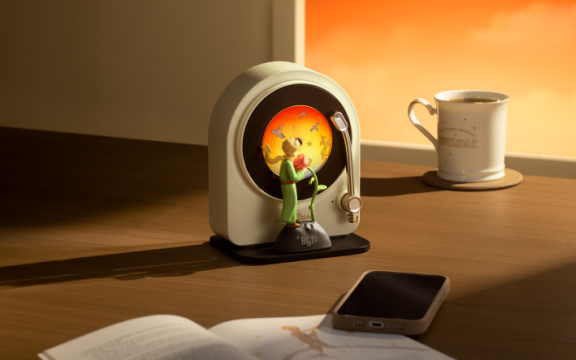 Le Petit Prince Vintage Record Player Bluetooth Speaker